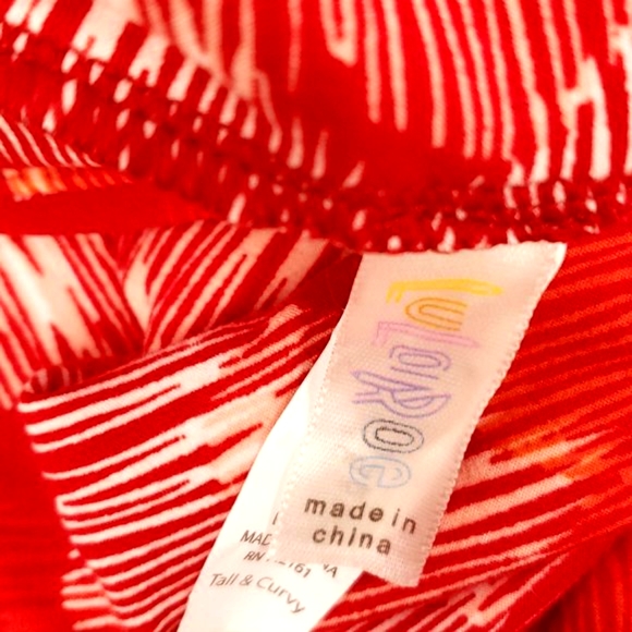 new TC Lularoe Hearts Leggings Red Tall & Curvy Super Soft VALENTINE Sleep - Picture 6 of 6